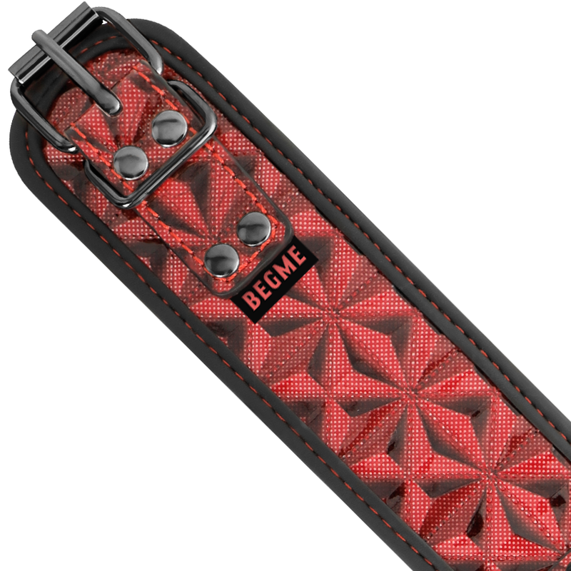 BEGME - RED EDITION NECKLACE WITH CHAINS AND NEOPRENE-LINED NIPPLE CLAMPS