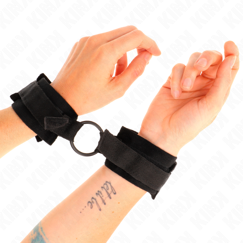 KINK - 25 CM BEGINNER WRISTBANDS WITH 4 CM BLACK RING ADJUSTABLE 15-25 CM